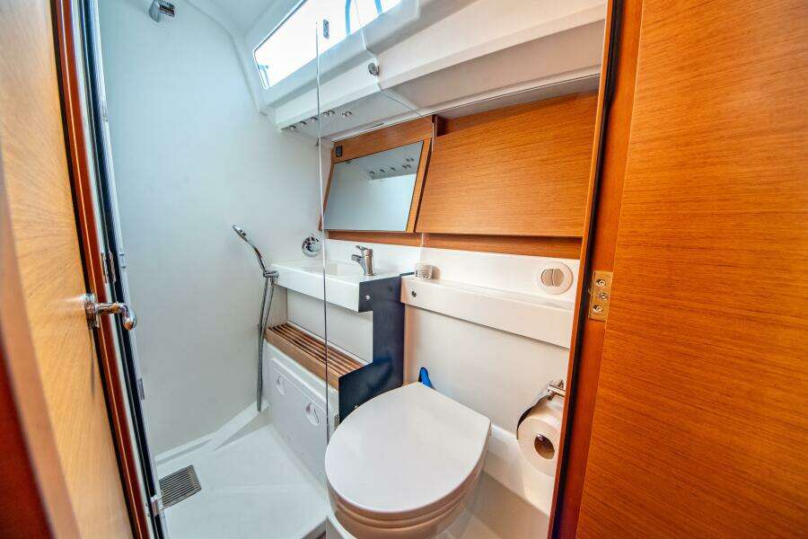 Cinnamon Girl 44ft Jeanneau Yacht For Sale