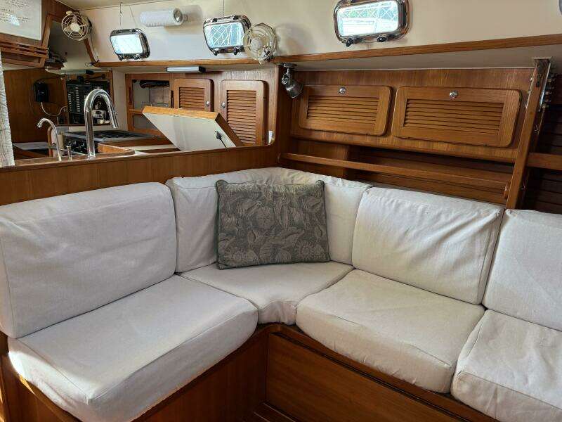 VIA 40ft Caliber Yacht For Sale