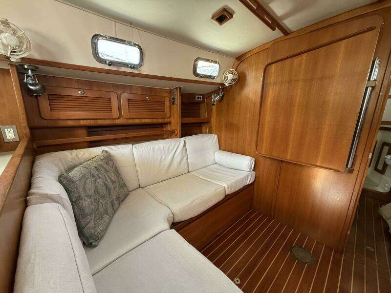 VIA 40ft Caliber Yacht For Sale