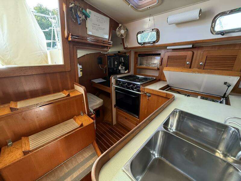 VIA 40ft Caliber Yacht For Sale