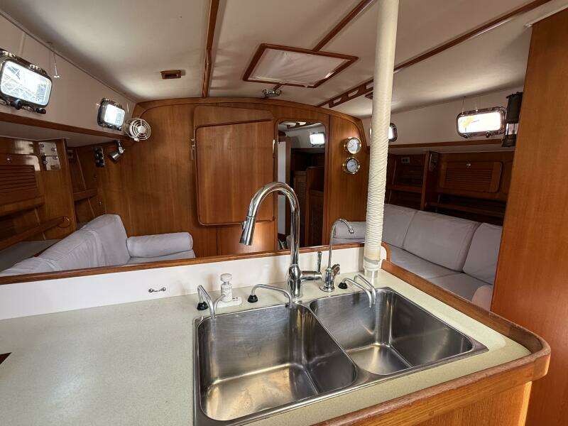 VIA 40ft Caliber Yacht For Sale