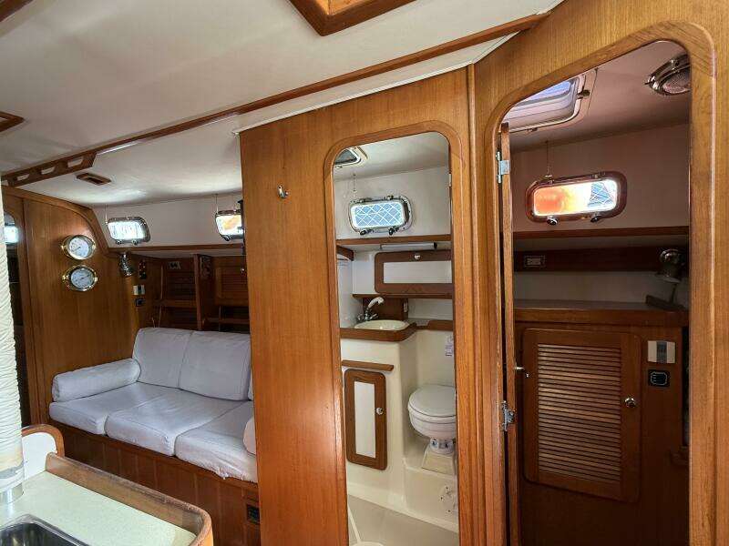 VIA 40ft Caliber Yacht For Sale