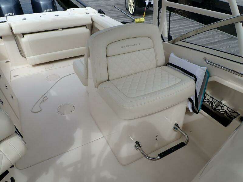 27ft Grady White Yacht For Sale