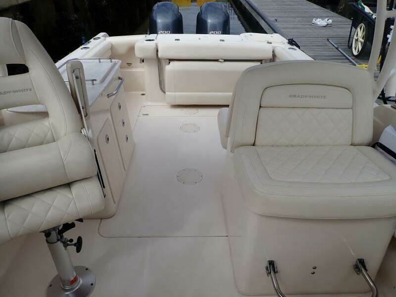 27ft Grady White Yacht For Sale