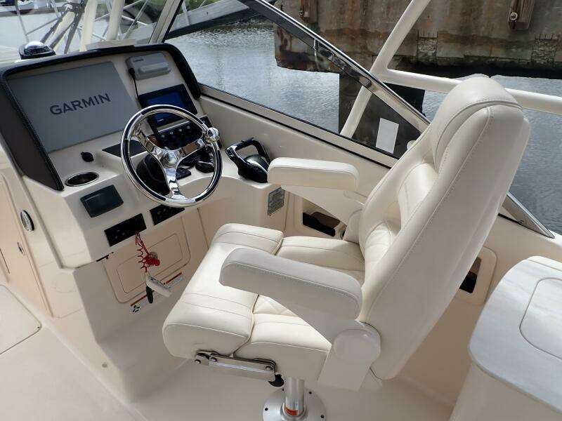 27ft Grady White Yacht For Sale