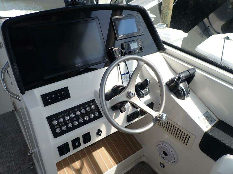 32ft World Cat Yacht For Sale