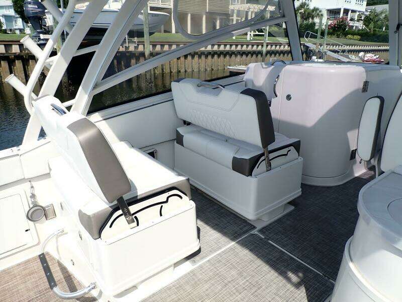 32ft World Cat Yacht For Sale