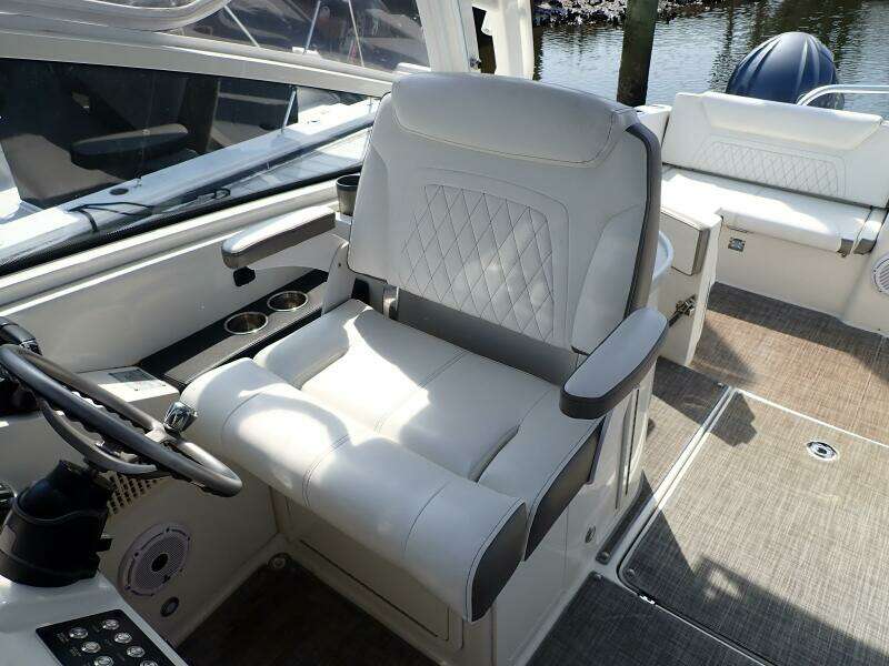 32ft World Cat Yacht For Sale