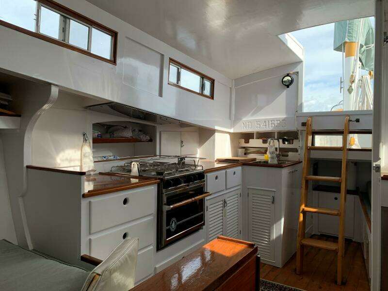 INTEGRITY 32ft Classic Yacht For Sale