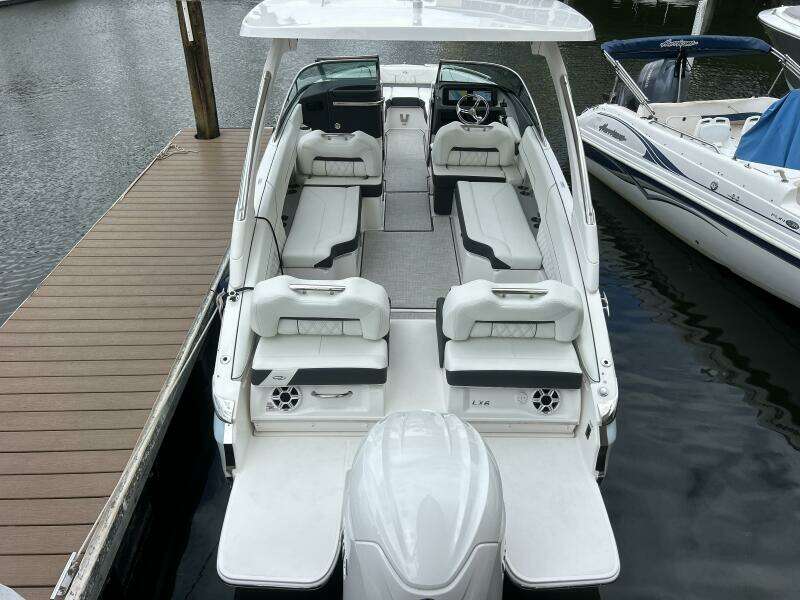 2026 Regal 26 LX6 - Stern
