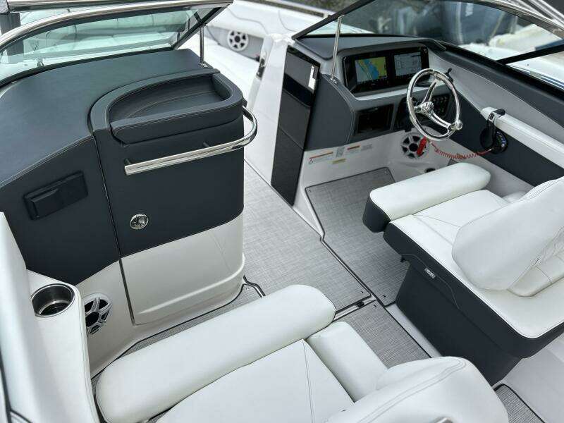 2026 Regal 26 LX6 - Cockpit