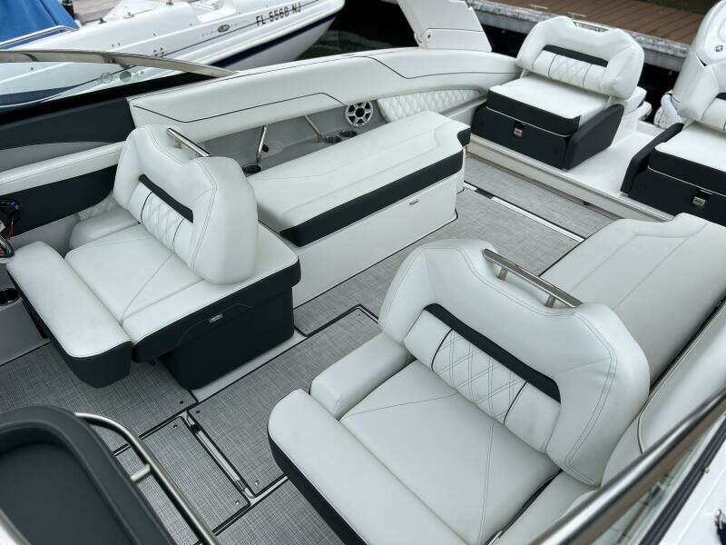 2026 Regal 26 LX6 - Cockpit