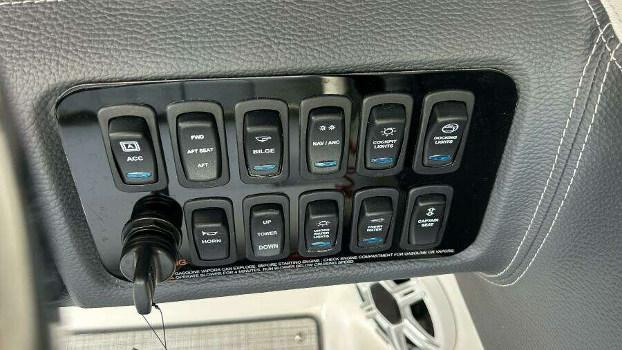 2026 Regal 26 LX6 - Helm Switches