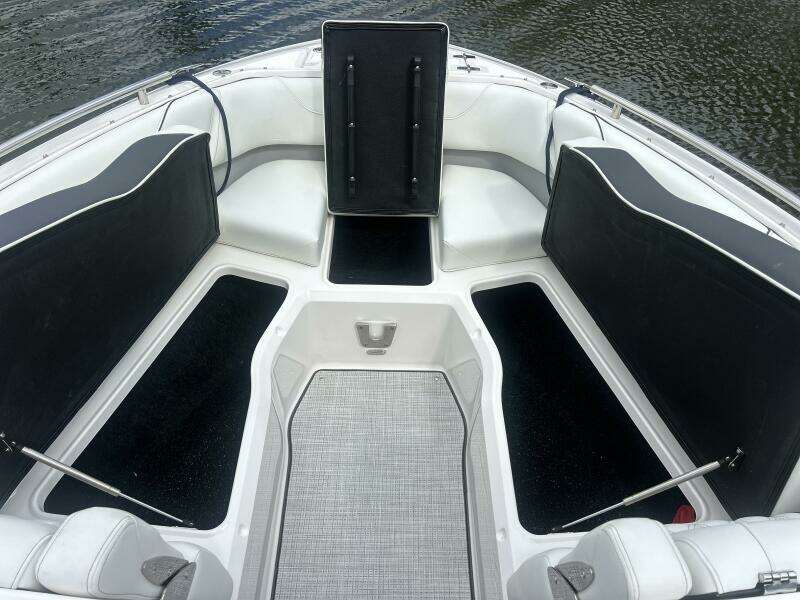 2026 Regal 26 LX6 - Bow