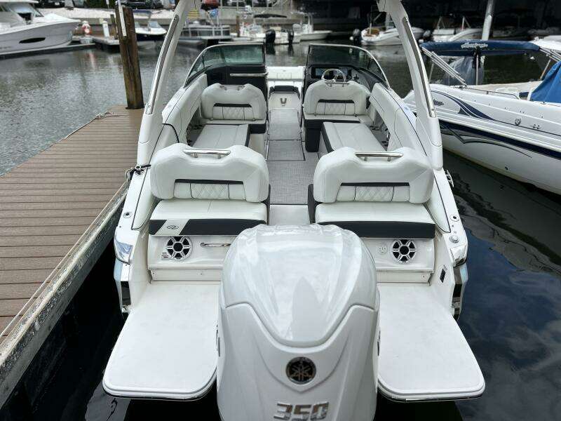 2026 Regal 26 LX6 - Stern