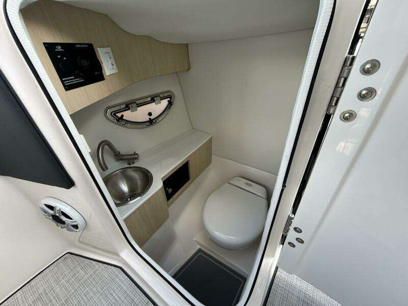 2026 Regal 26 LX6 - Head