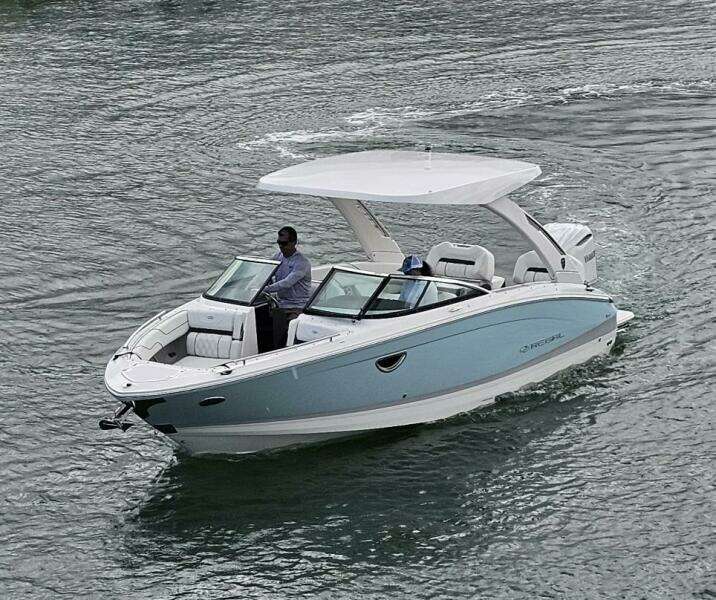 2026 Regal 26 LX6 - Profile Port 3/4 Bow