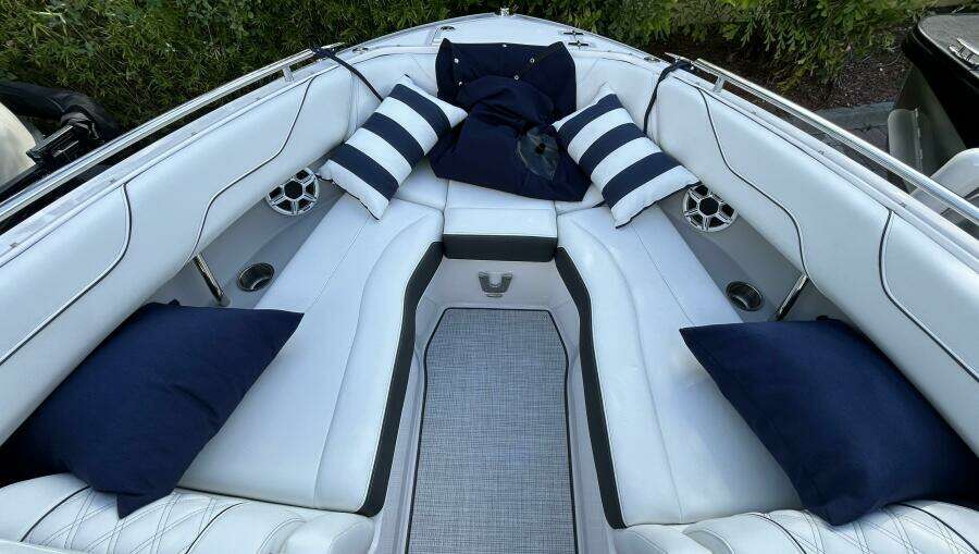 2026 Regal 26 LX6 - Bow