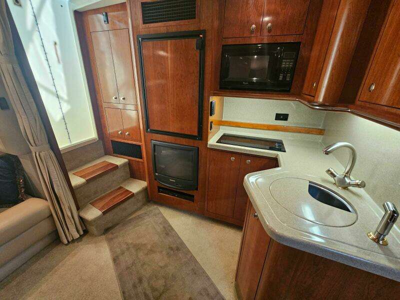 37ft Cruisers Yachts Yacht For Sale