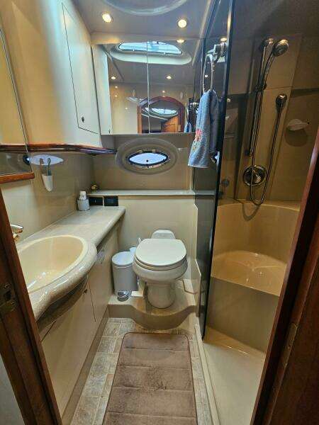 37ft Cruisers Yachts Yacht For Sale