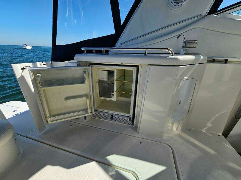 37ft Cruisers Yachts Yacht For Sale
