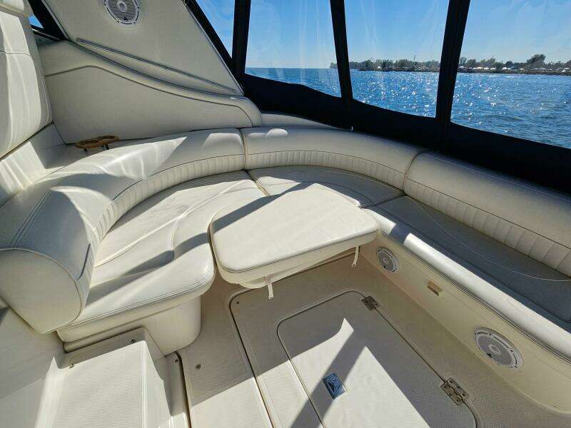 37ft Cruisers Yachts Yacht For Sale