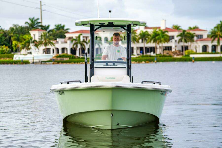24ft Everglades Yacht For Sale