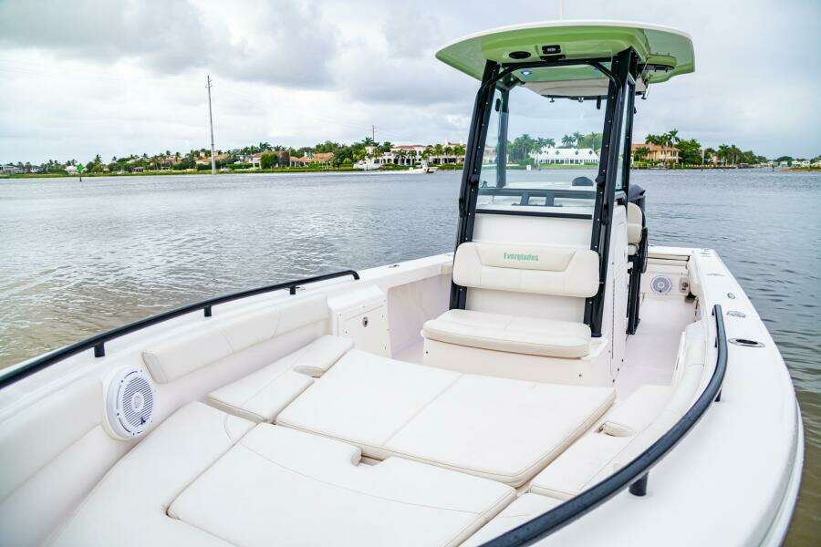 24ft Everglades Yacht For Sale