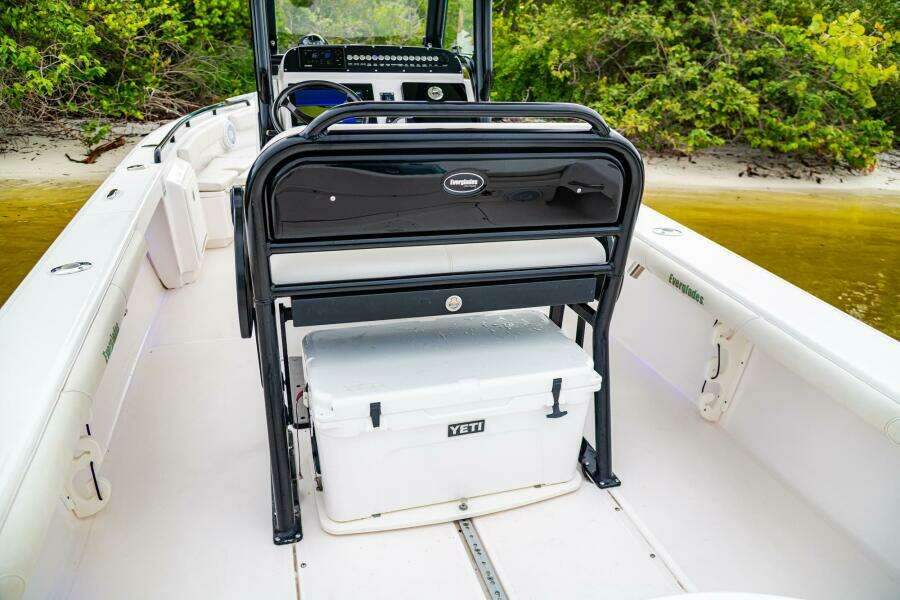 24ft Everglades Yacht For Sale