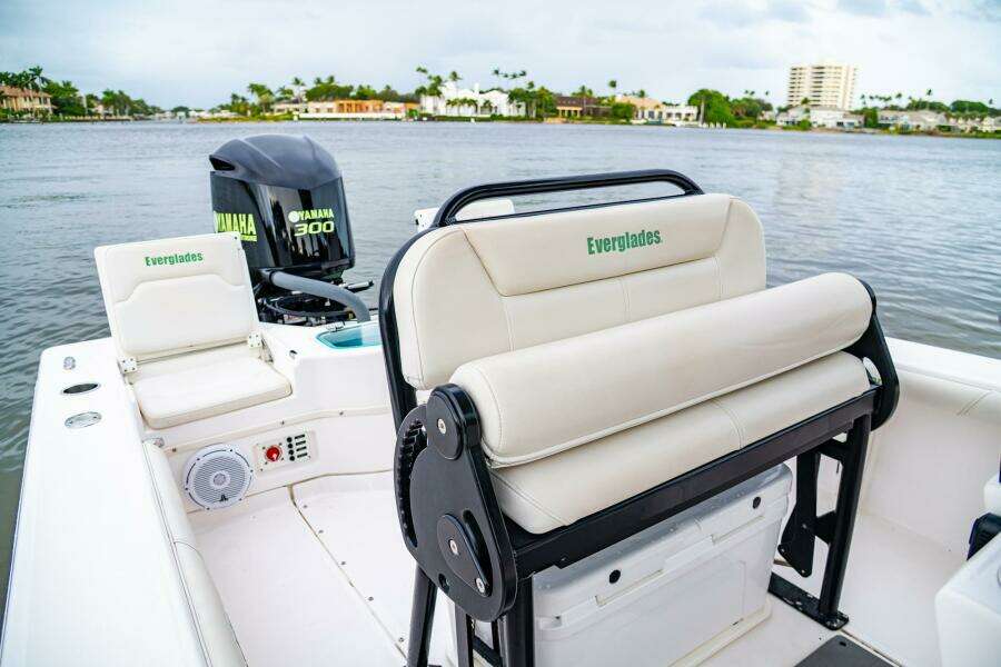 24ft Everglades Yacht For Sale