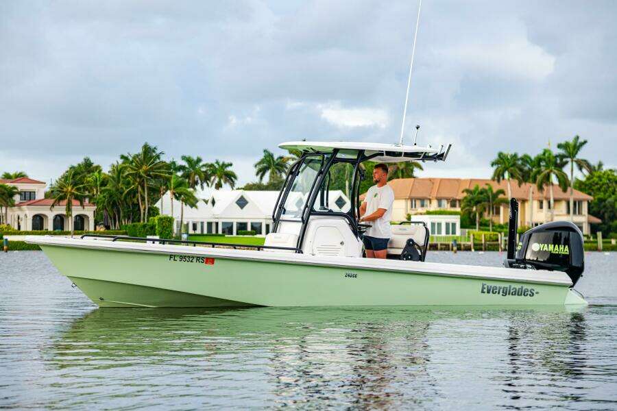 24ft Everglades Yacht For Sale