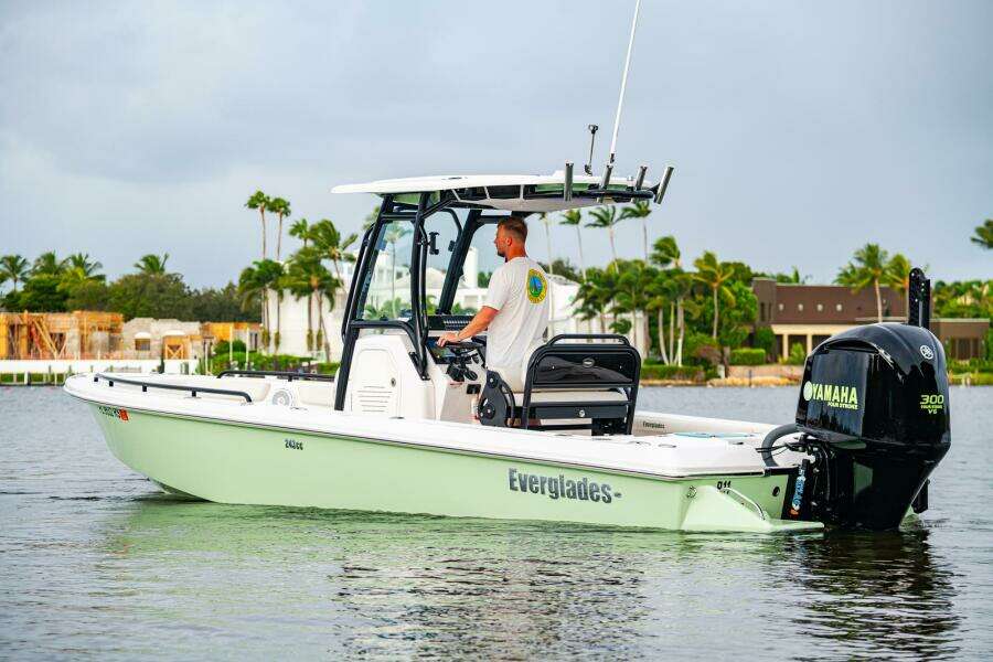 24ft Everglades Yacht For Sale