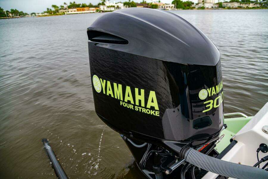 24ft Everglades Yacht For Sale