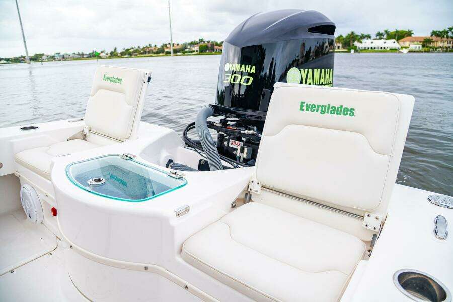 24ft Everglades Yacht For Sale