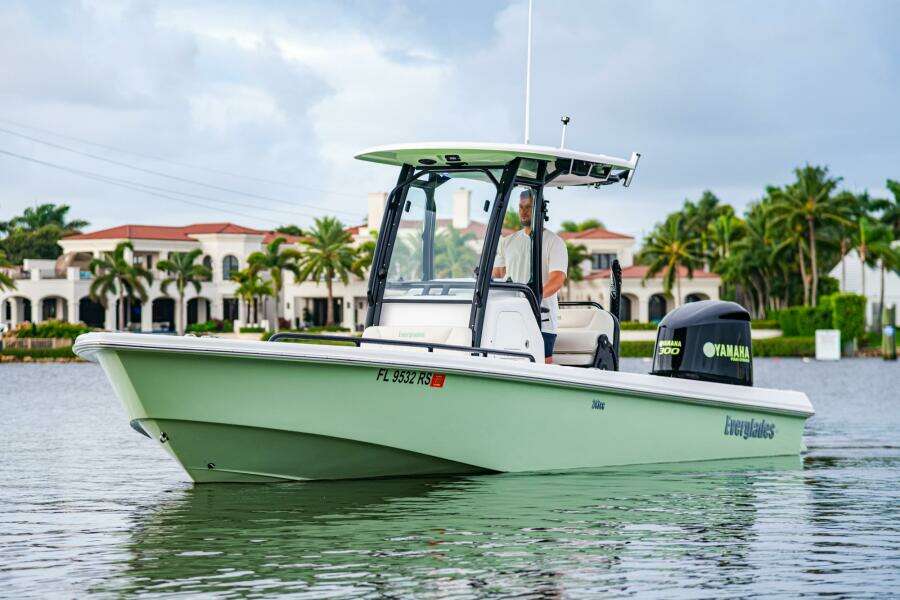 24ft Everglades Yacht For Sale