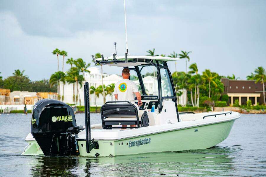 24ft Everglades Yacht For Sale