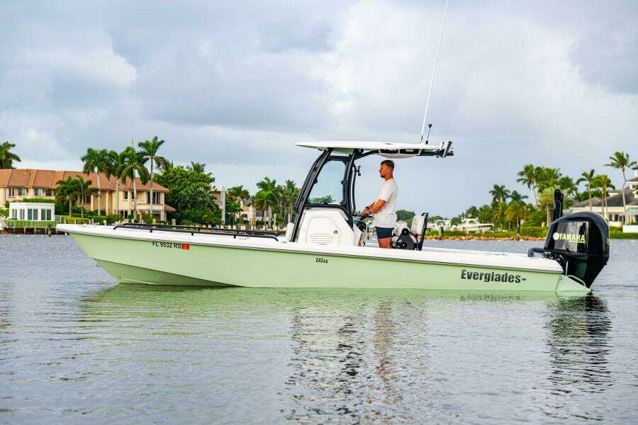 24ft Everglades Yacht For Sale