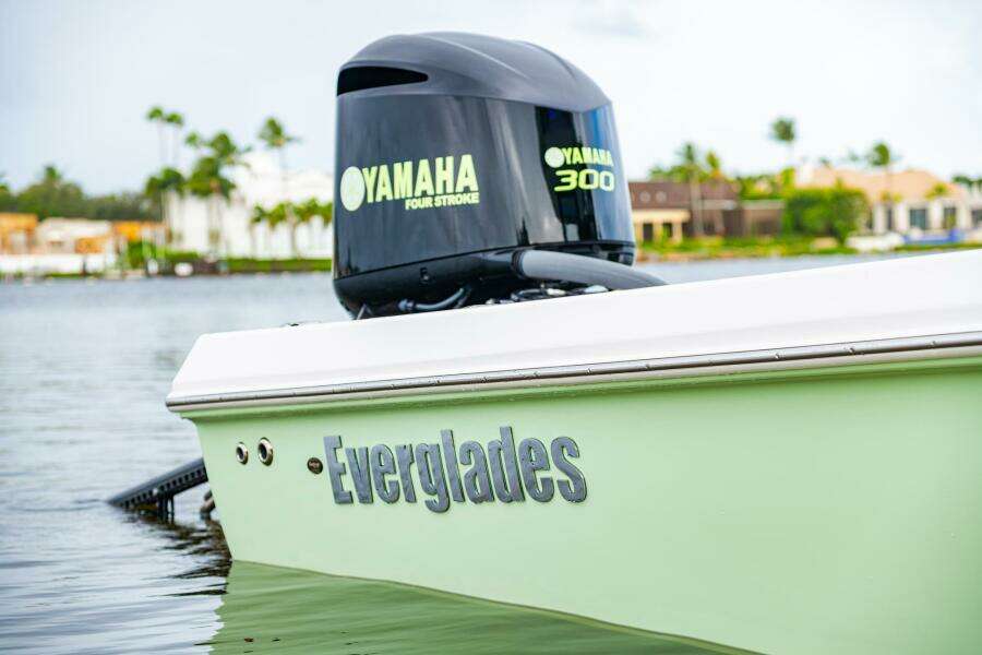 24ft Everglades Yacht For Sale
