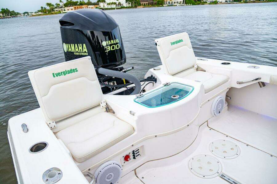 24ft Everglades Yacht For Sale