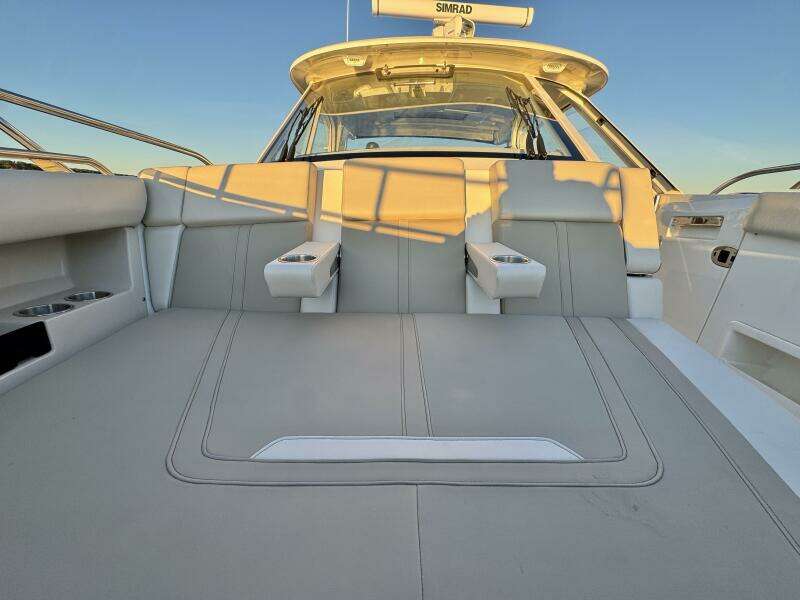 38ft Boston Whaler Yacht For Sale