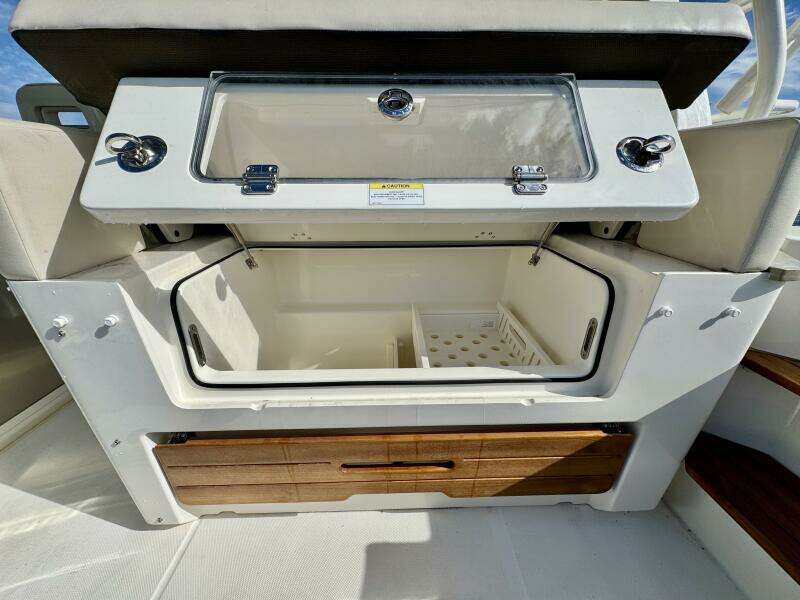 38ft Boston Whaler Yacht For Sale