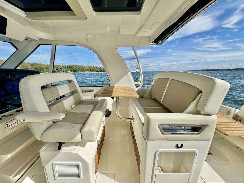 38ft Boston Whaler Yacht For Sale