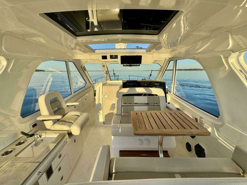 38ft Boston Whaler Yacht For Sale