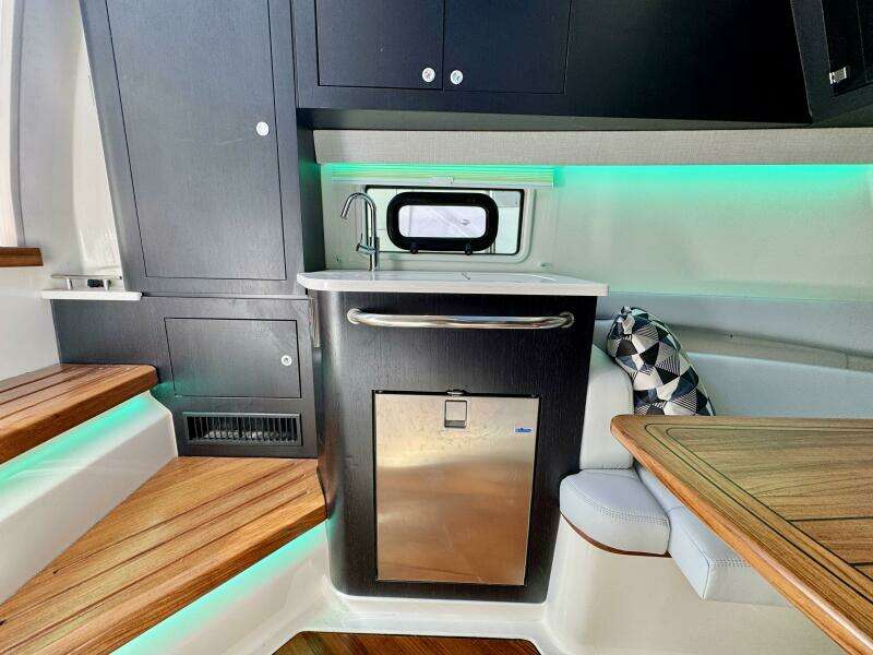 38ft Boston Whaler Yacht For Sale