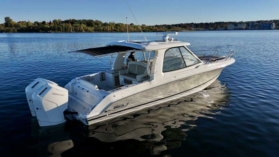 38ft Boston Whaler Yacht For Sale