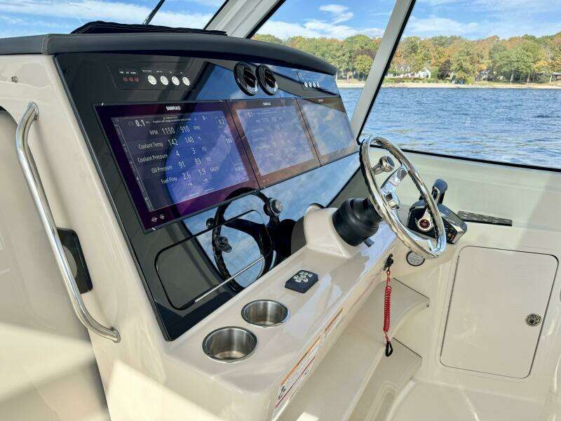 38ft Boston Whaler Yacht For Sale