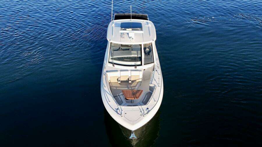 38ft Boston Whaler Yacht For Sale