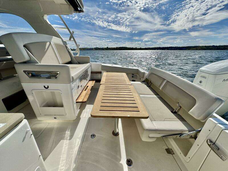 38ft Boston Whaler Yacht For Sale