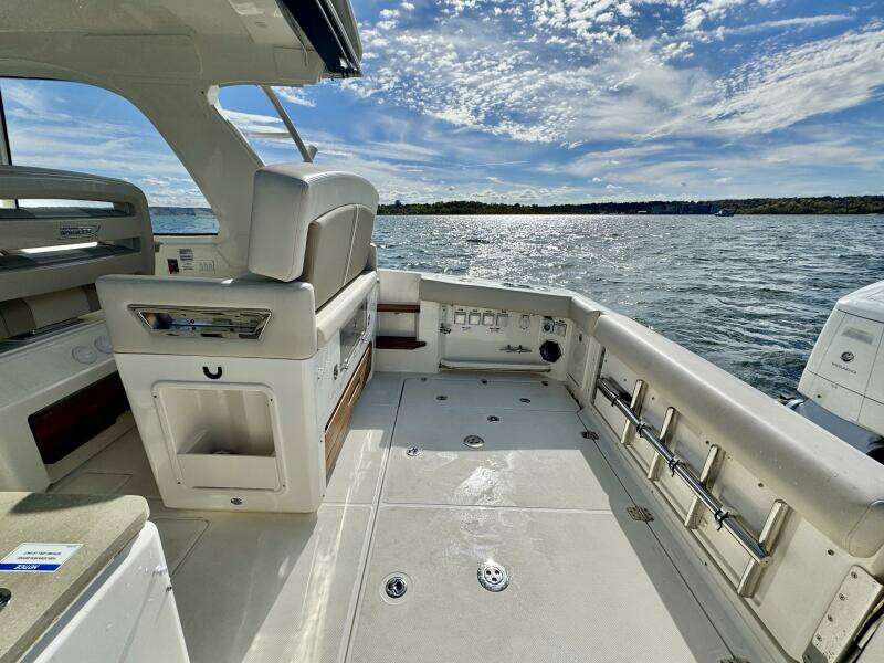 38ft Boston Whaler Yacht For Sale