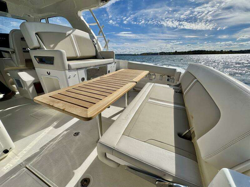 38ft Boston Whaler Yacht For Sale
